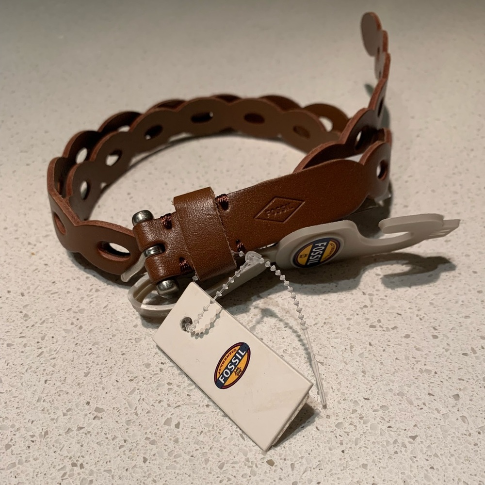 BNWT Fossil Scalloped Skinny Belt - brown leather